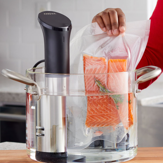 anova precision cooker a sous vide losos kapka v hrnci