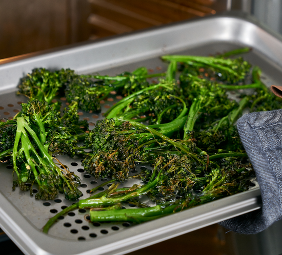 Brokkoli-Oliven-Tapenade aus dem Anova Precision Backofen