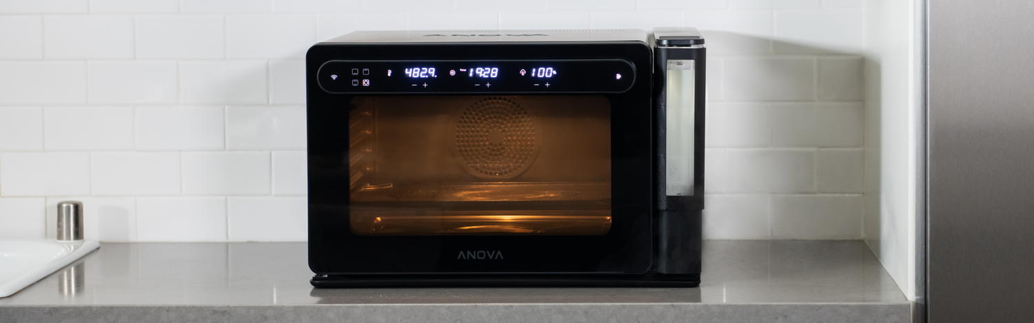 櫃臺上的 Anova 精密烤箱
